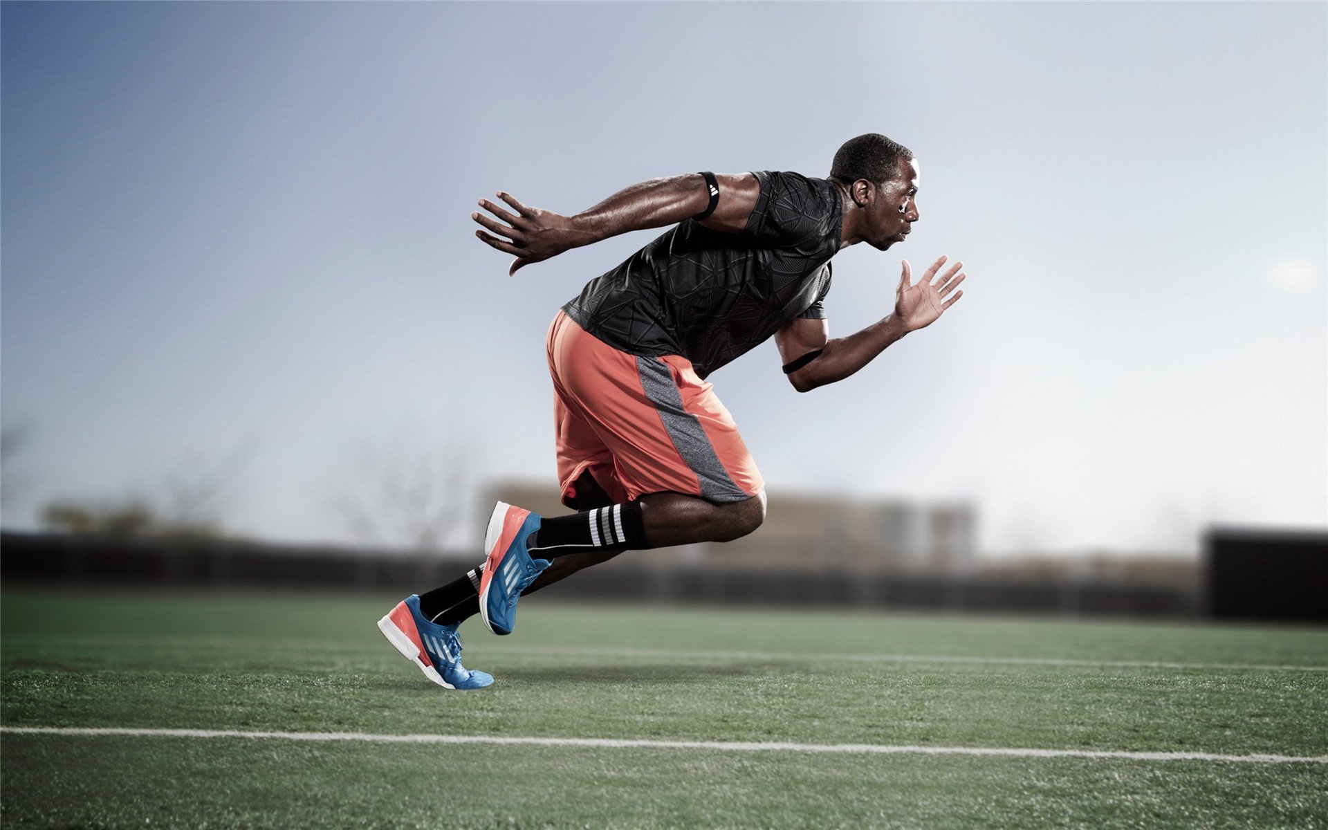 鹈鹕训练现场展示高强度快攻转化练习，鹈鹕战术